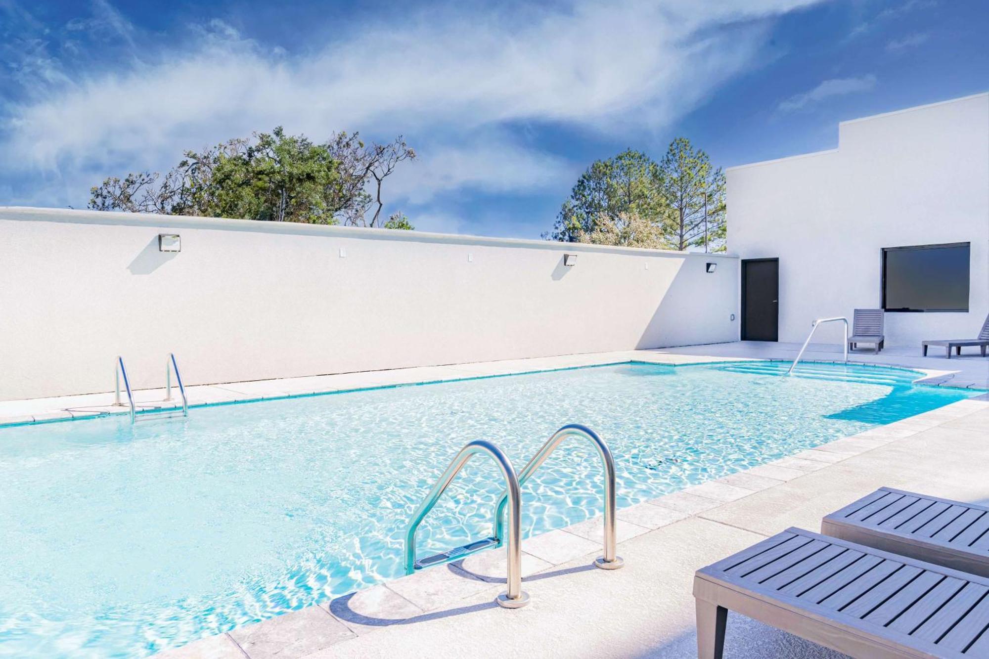 Hotel Hampton Baton Rouge - 3*